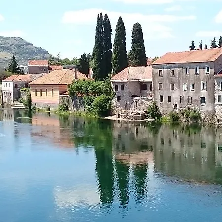 Place * Τρέμπινιε